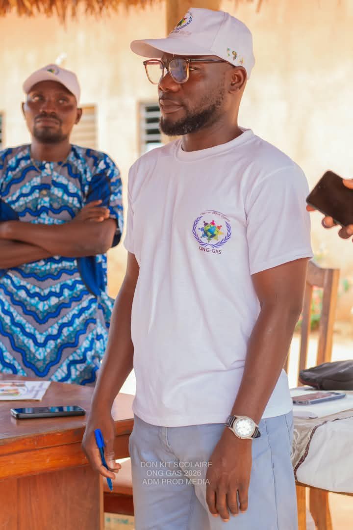 Distribution des kits scolaires — Orphelinat Cœur Unis de Tori